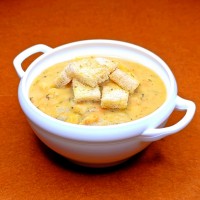 Суп гороховий з грінками